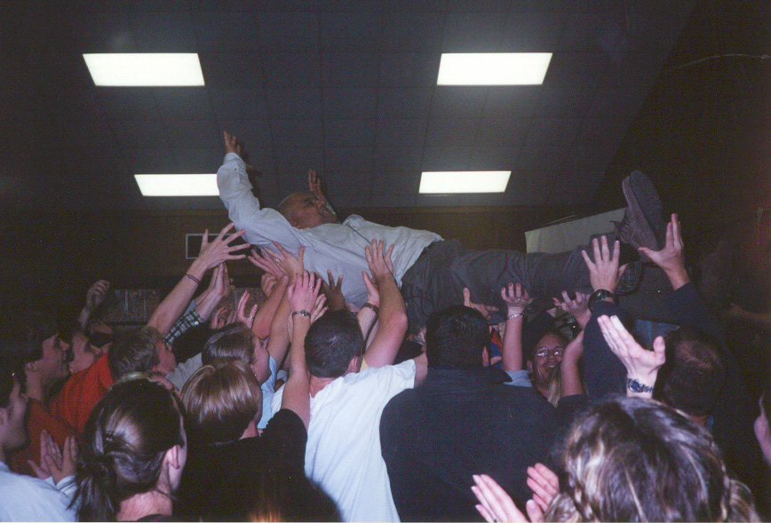 ./files/attach/images/70489/71572/southeast_conference_crowd_surfing_Frank.jpg